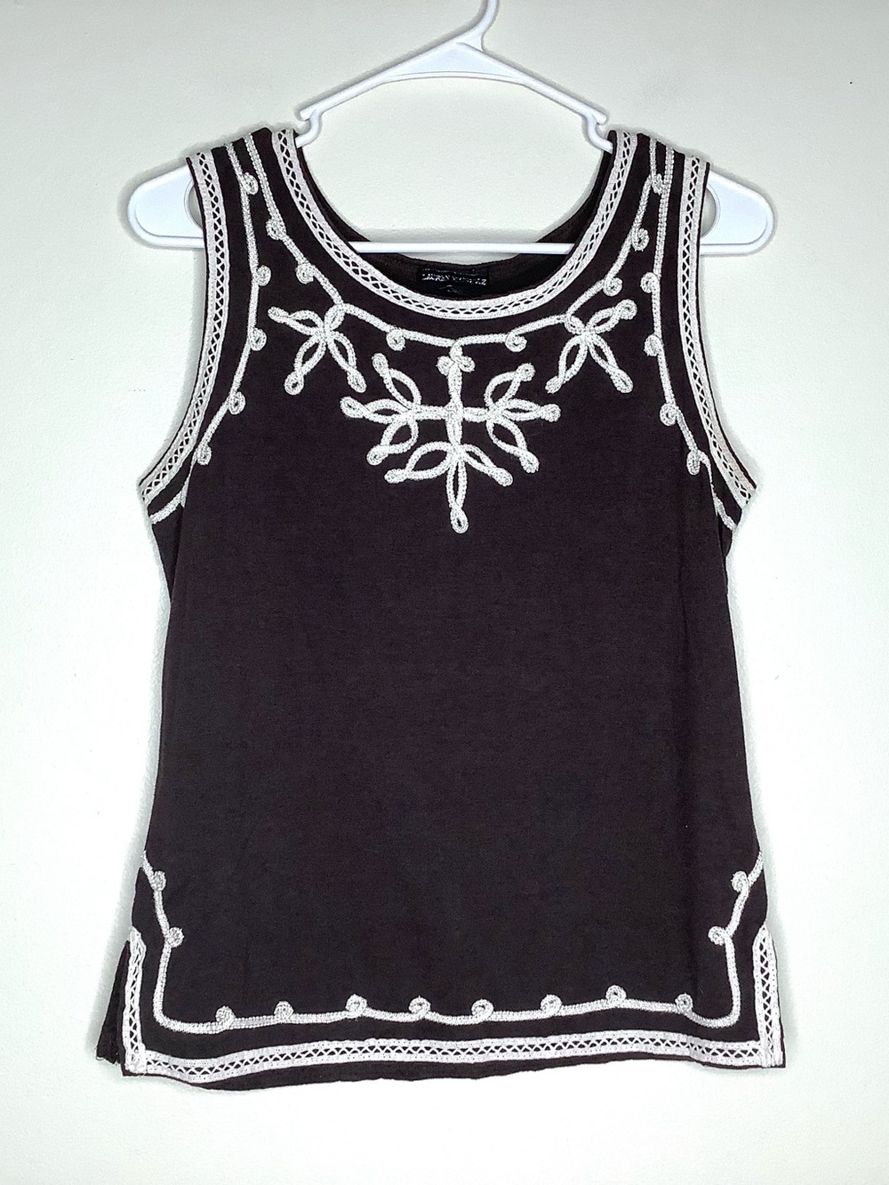 < Y2K Lauren Michelle Brown Tank Top With White Embroidery >